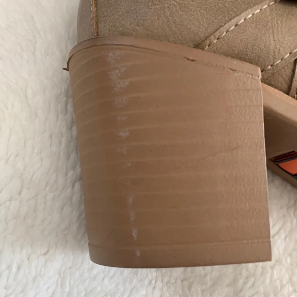 *NWT* AQUILES beautiful imported boots from Colombia